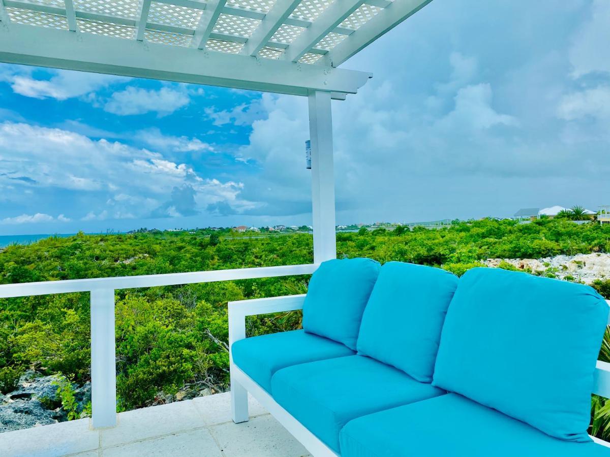 بروفيدنسياليس Modern Cottage With Chalk Sound Views المظهر الخارجي الصورة