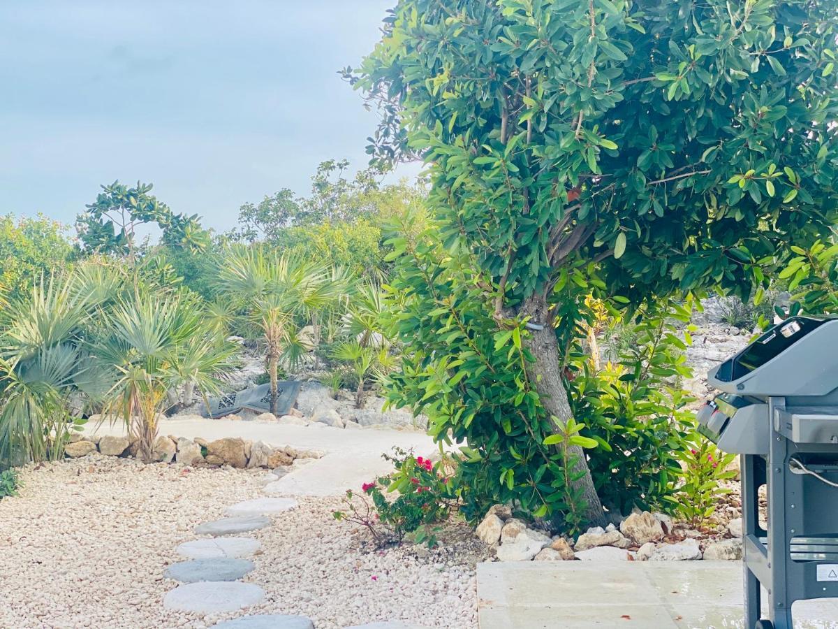 بروفيدنسياليس Modern Cottage With Chalk Sound Views المظهر الخارجي الصورة