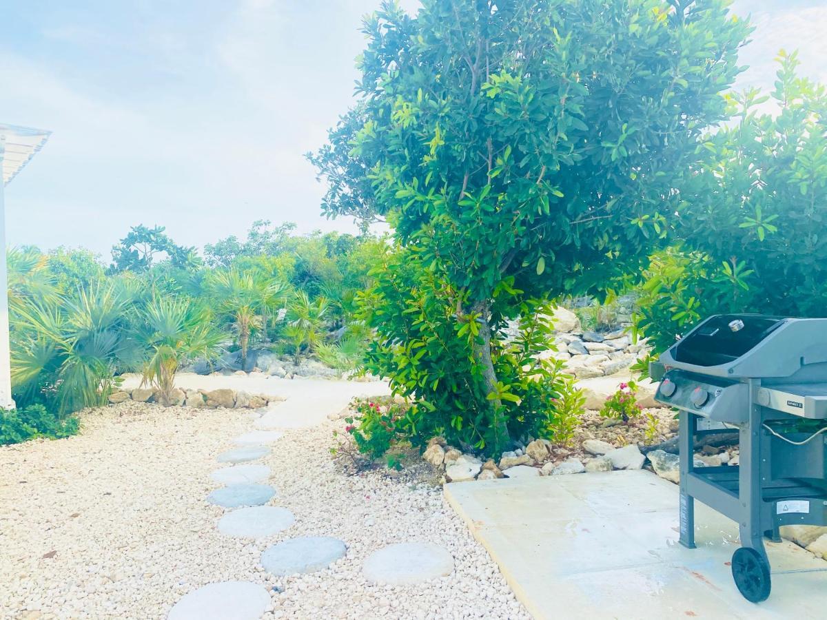 بروفيدنسياليس Modern Cottage With Chalk Sound Views المظهر الخارجي الصورة