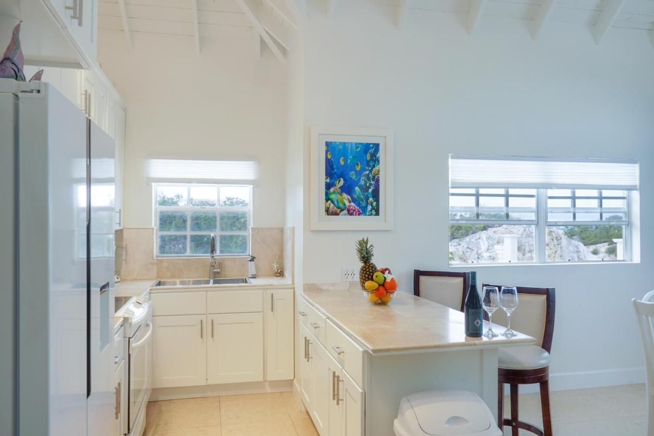 بروفيدنسياليس Modern Cottage With Chalk Sound Views المظهر الخارجي الصورة