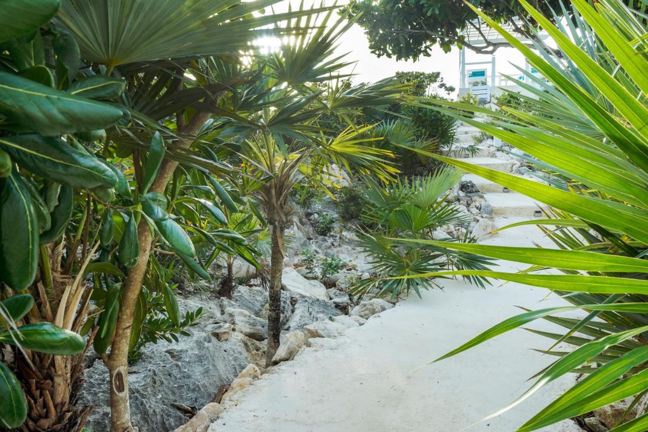 بروفيدنسياليس Modern Cottage With Chalk Sound Views المظهر الخارجي الصورة