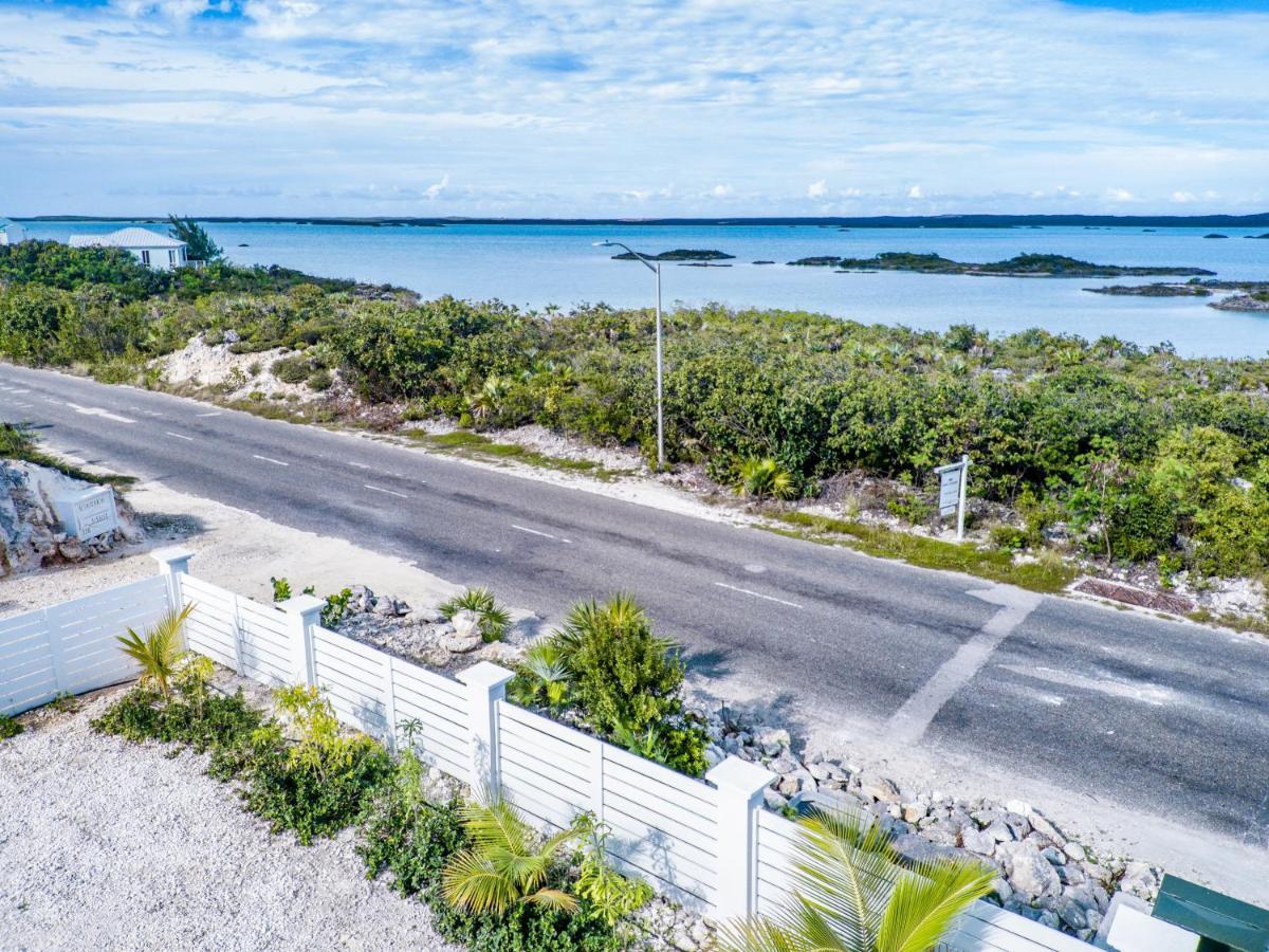 بروفيدنسياليس Modern Cottage With Chalk Sound Views المظهر الخارجي الصورة